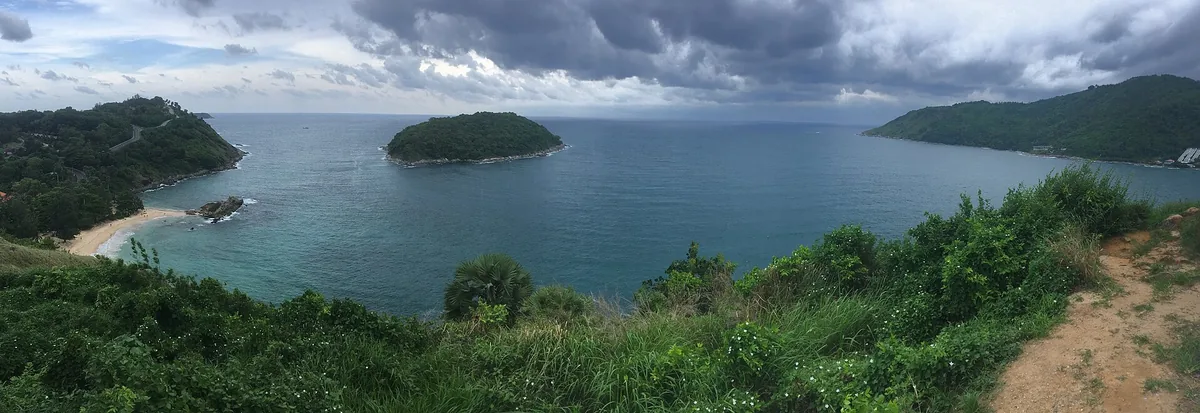 The panorama from the Windmill viewpoint over the coast and the island opposite