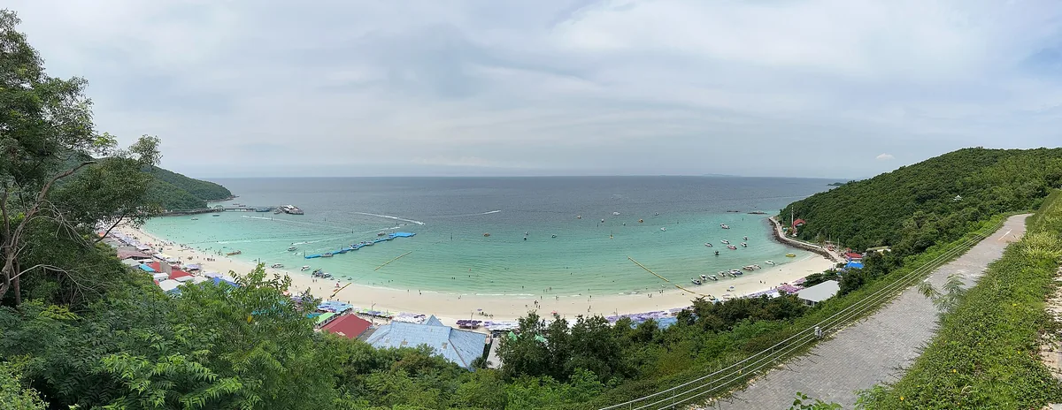 The bay at Tawaen beach on Koh Larn