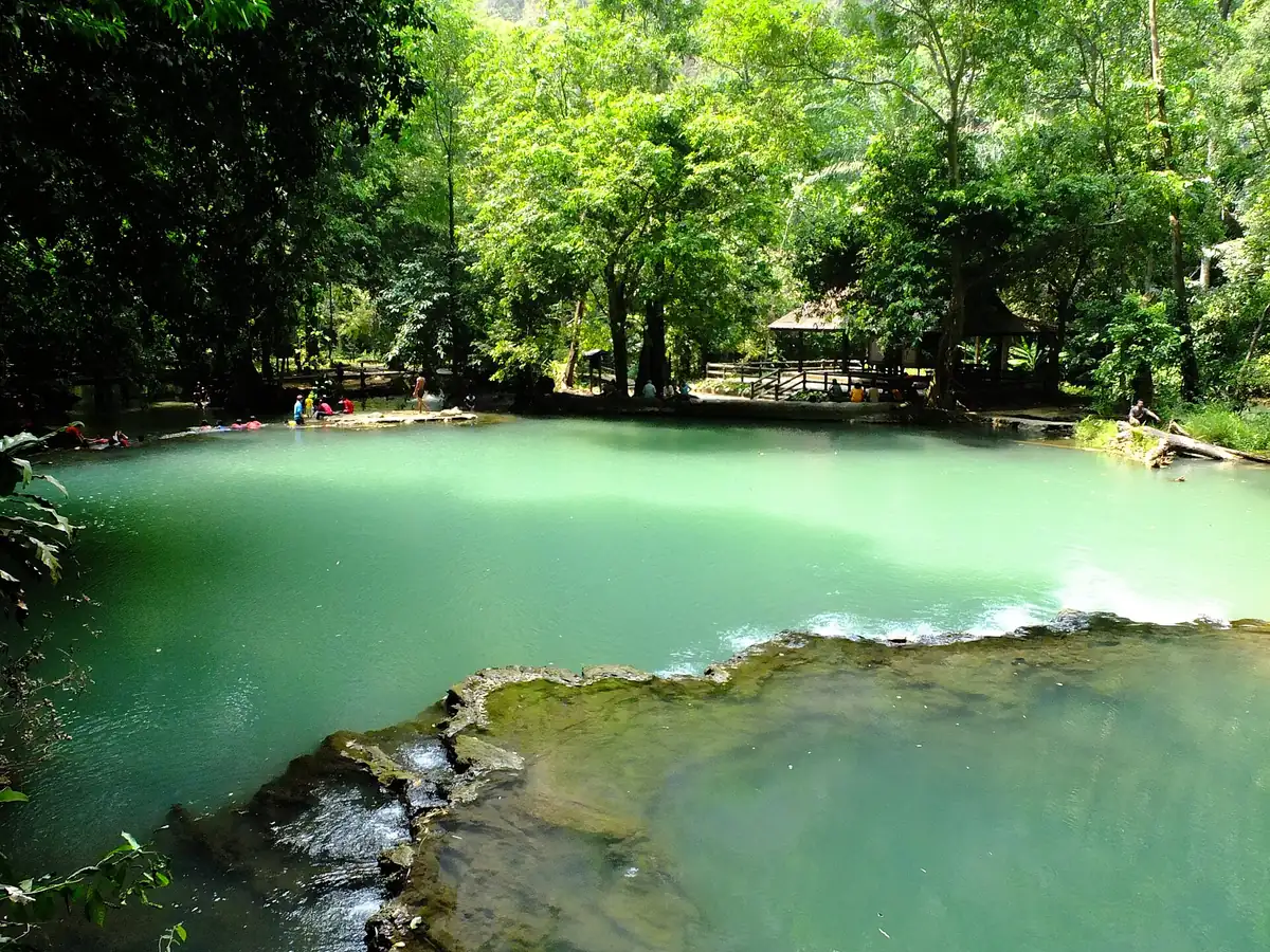 The uppermost pool at Than Bok Khorani, green water among trees