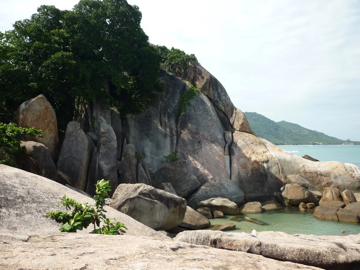 The Hin Ta Hin Yai rock formations on the shoreline at Lamai, Koh Samui